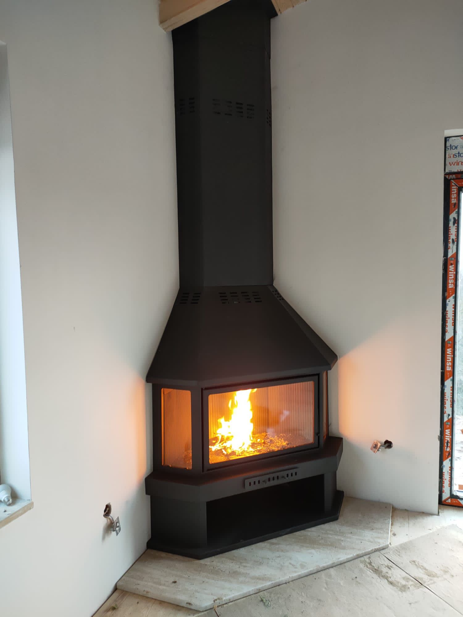 Köşe Metal Prizmatik Şömine